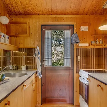 2 Bedroom Awesome In Nykobing Sj Semesterbostad Klint